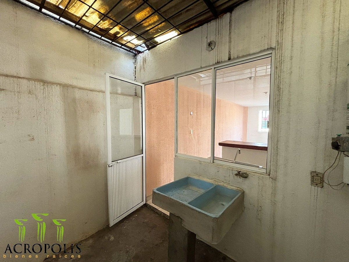 7 de 7: PATIO DE SERVICIO