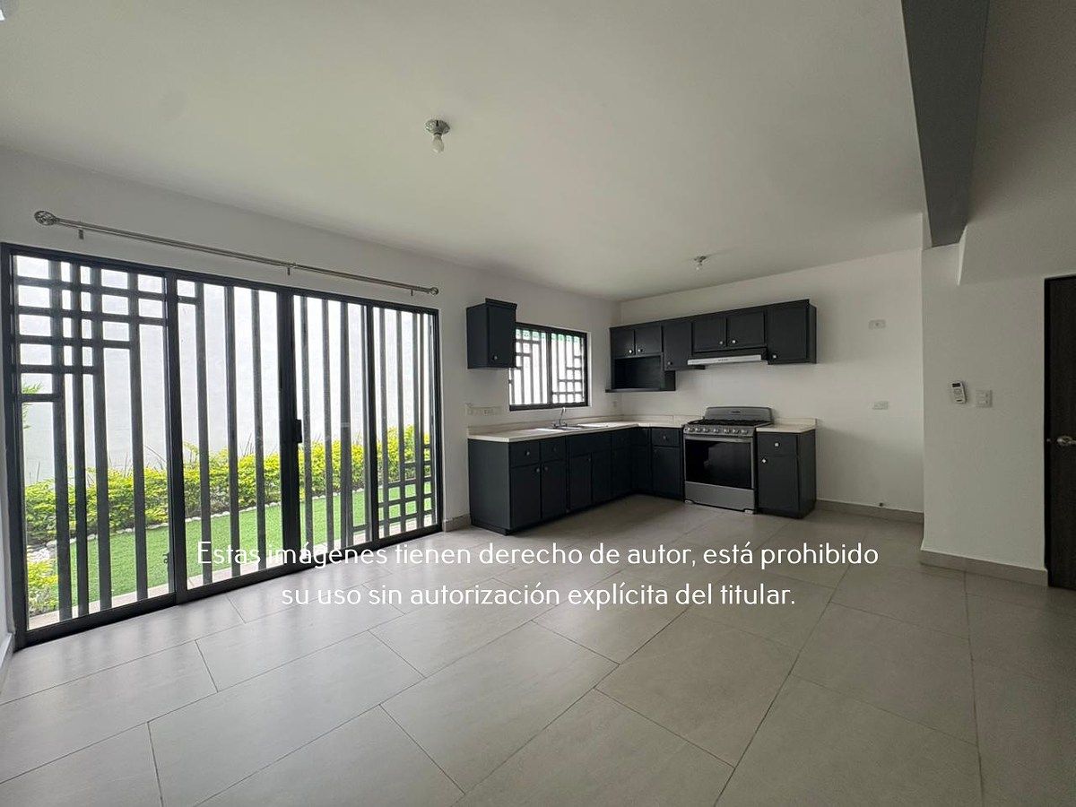 4 de 23: Casa en Renta en Privada Altta