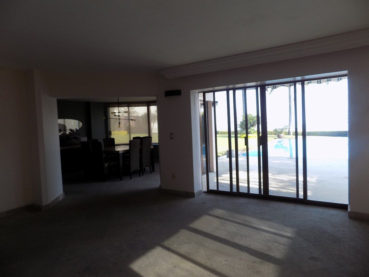 8 de 20: Sala con salida a terraza privada