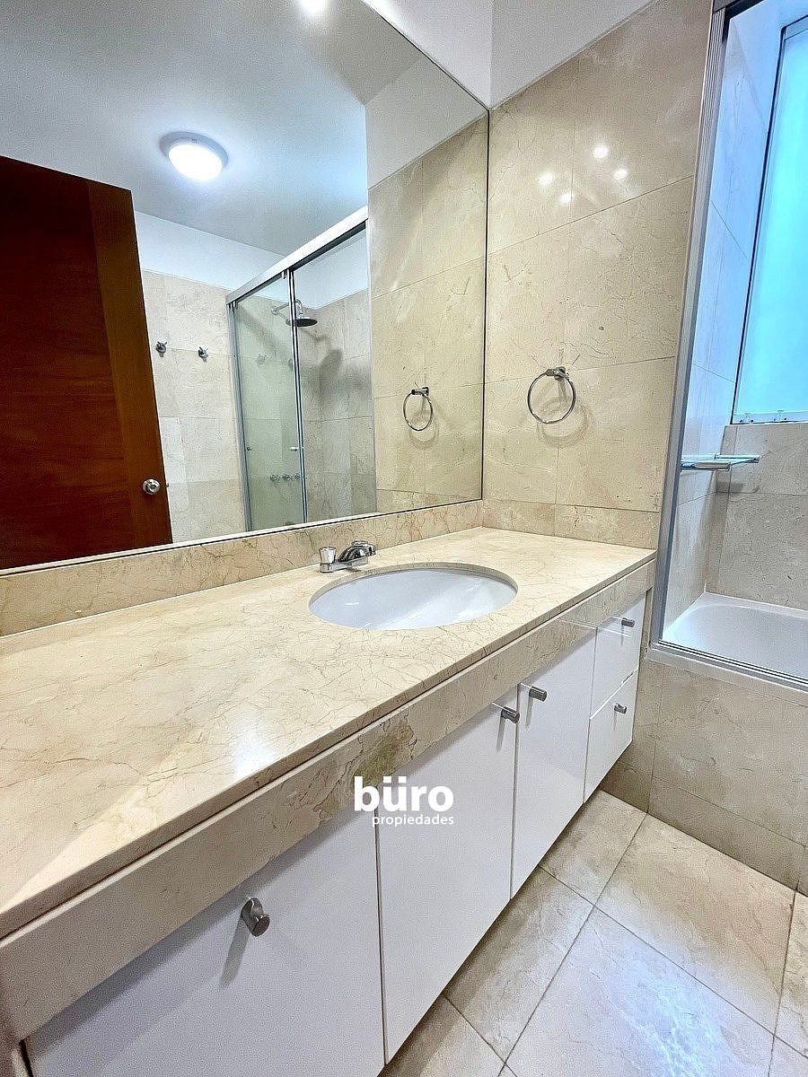 13 de 26: Baño Principal incorporado