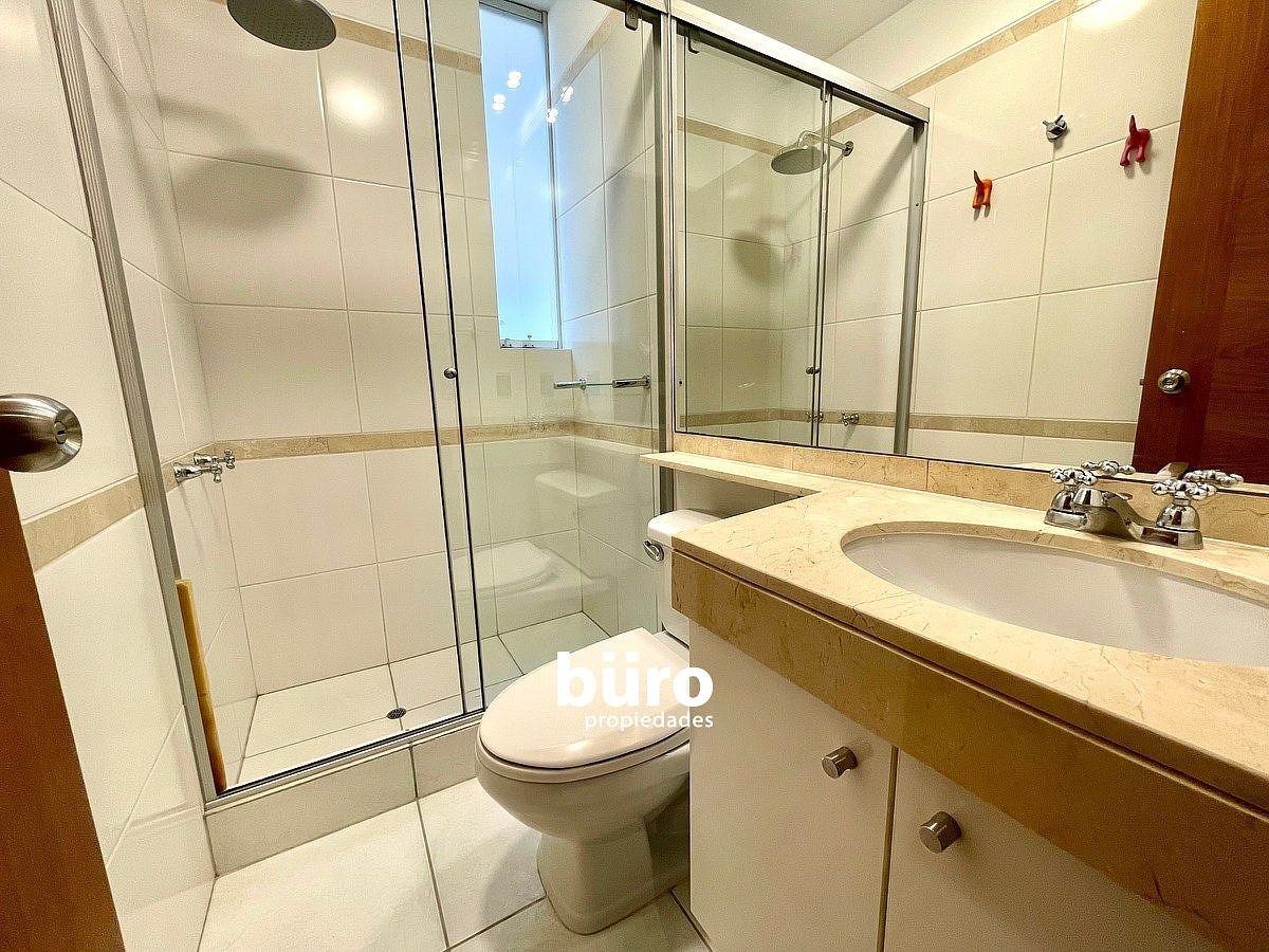 14 de 26: Baño de Habitación secundaria #1