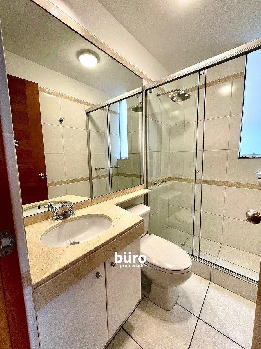 15 de 26: Baño de Habitación Secundario #2