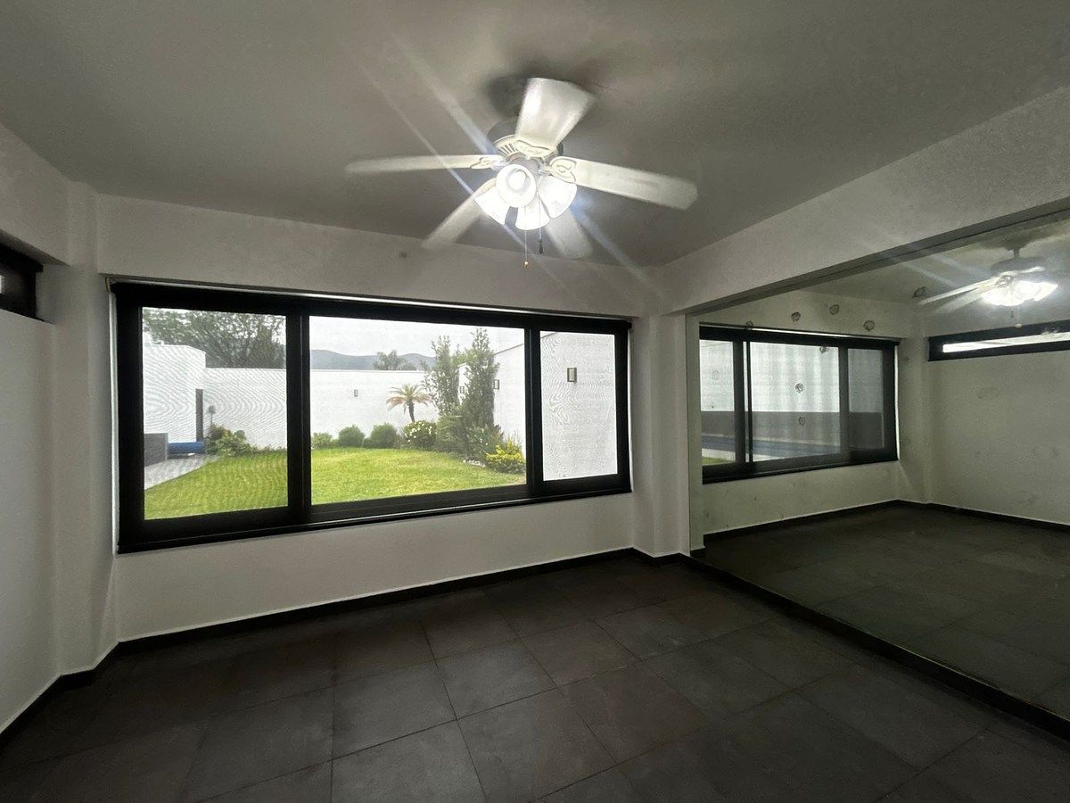 15 de 18: Cuarto de Juegos en Sotano