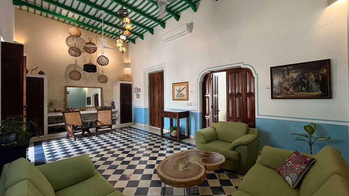 Casa colonial renovada lista para habitar con casita de invitados en el centro histórico de Mérida