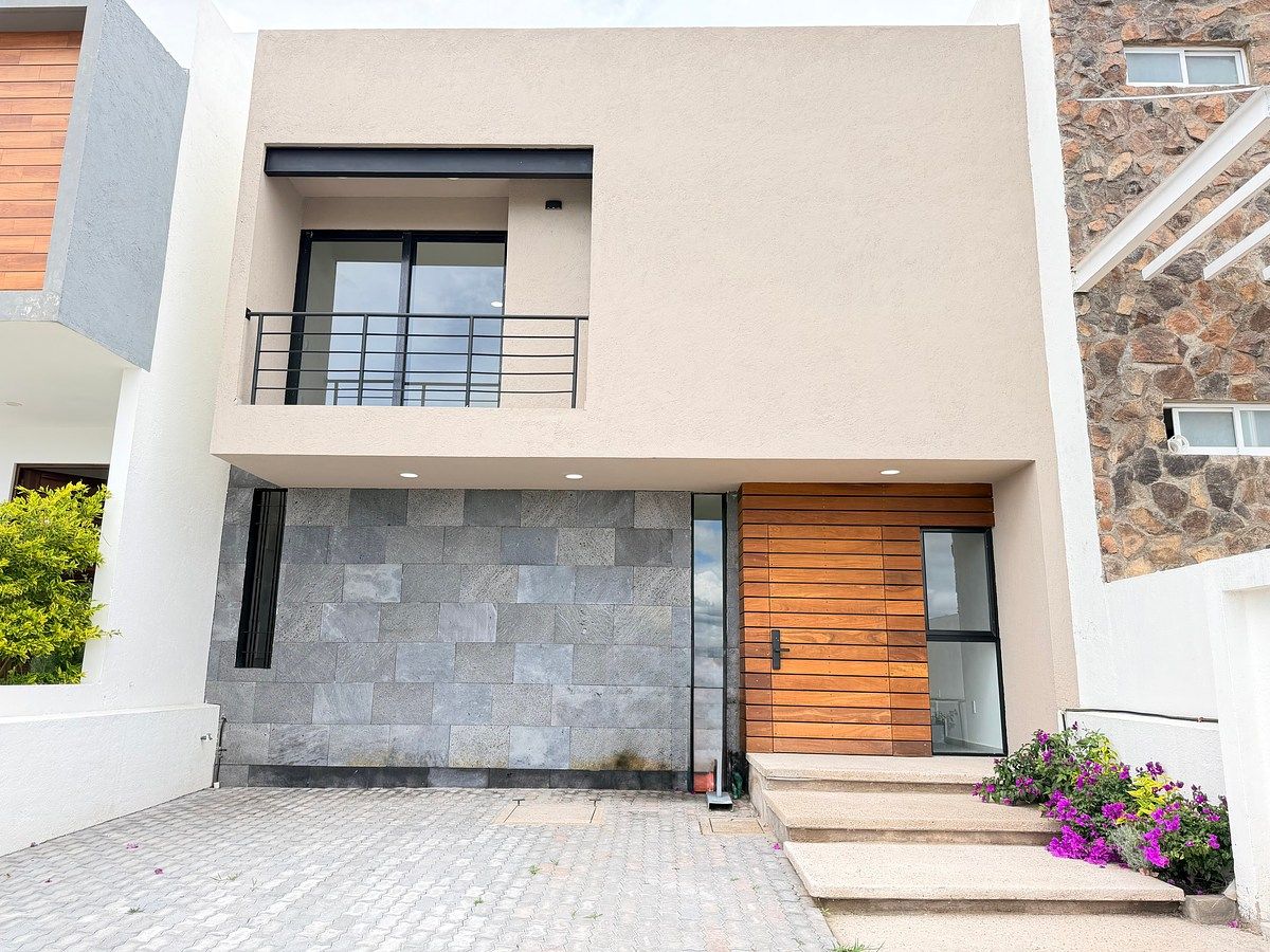 💎🏡 AQUAMARINE HOUSE: BEDROOM ON GROUND FLOOR AND PRIVATE ROOFTOP, photo 1 of 22