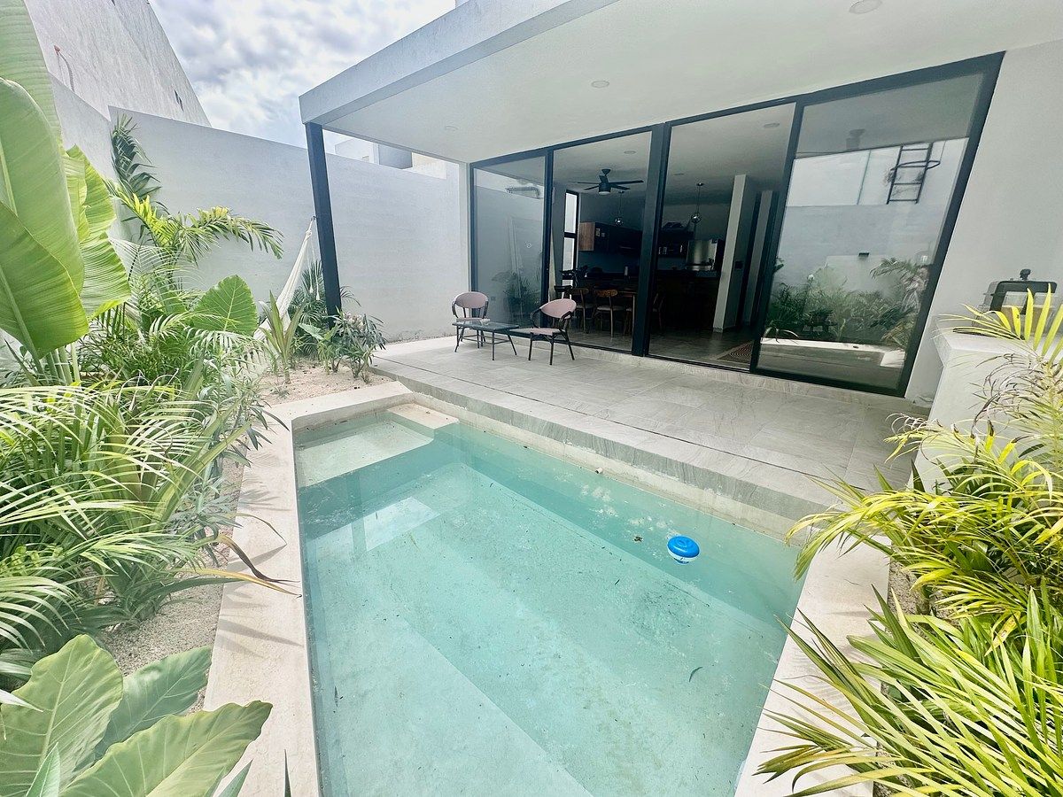 18 of 39: Terraza techada