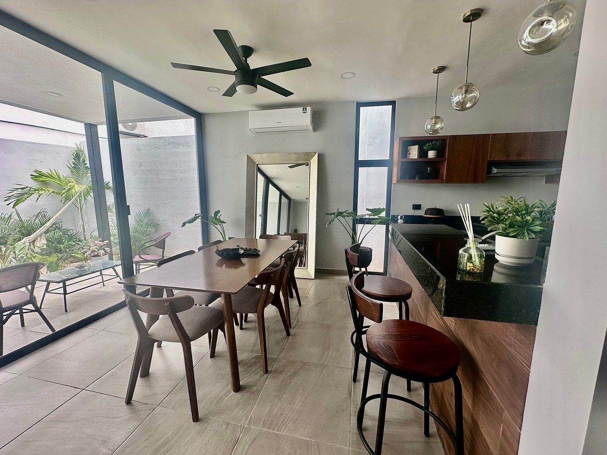 9 of 39: Sala cocina y terraza