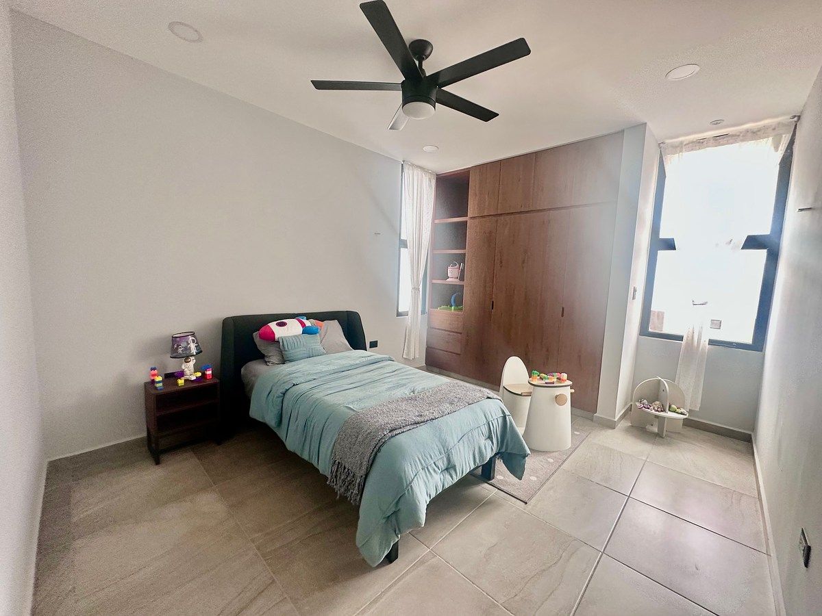 22 of 39: Habitación secundaria