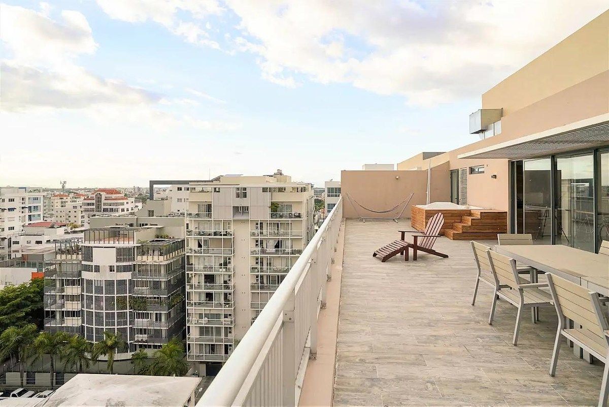 8 de 24: Terraza con jacuzzi- Piso 2