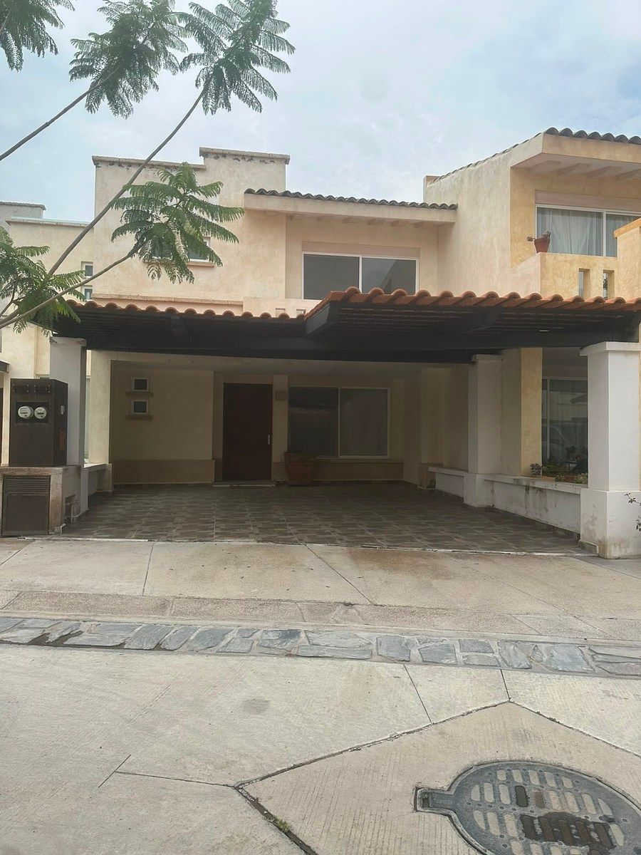 House in Paradise Woods, photo 1 of 20