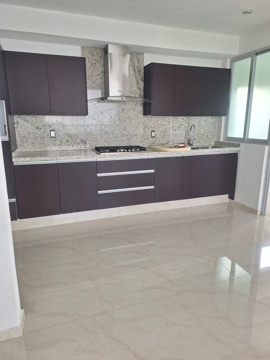 3 de 15: Cocina Integral de Gran Tamaño