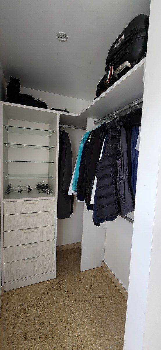 18 de 25: Clóset recámara secundaria.