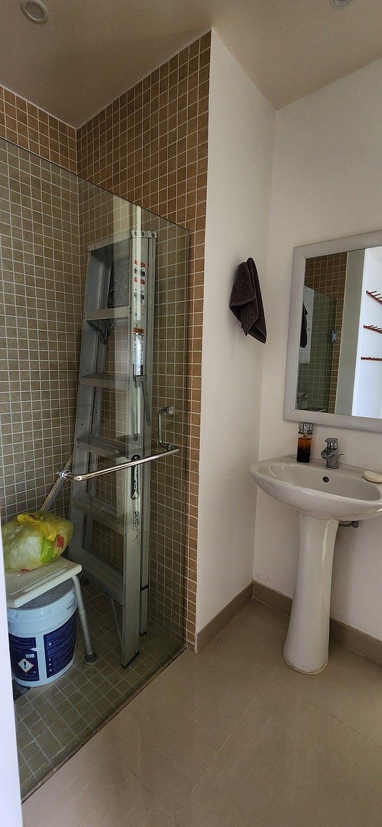 25 de 25: Baño de servicio.