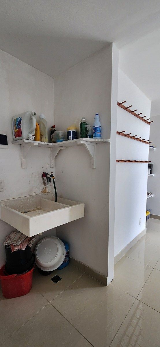 24 de 25: Área de lavado y cuarto de servicio