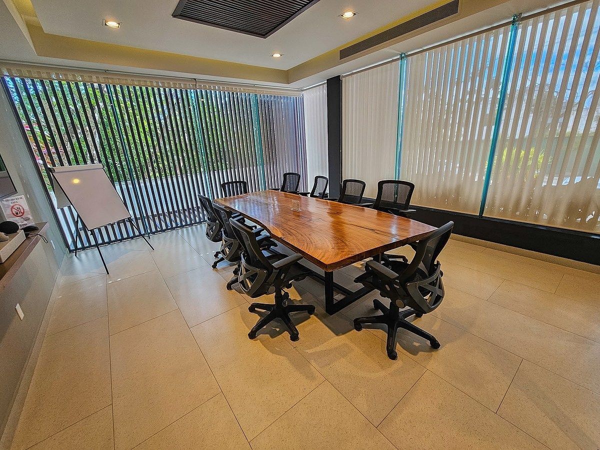 3 de 17: Sala de juntas