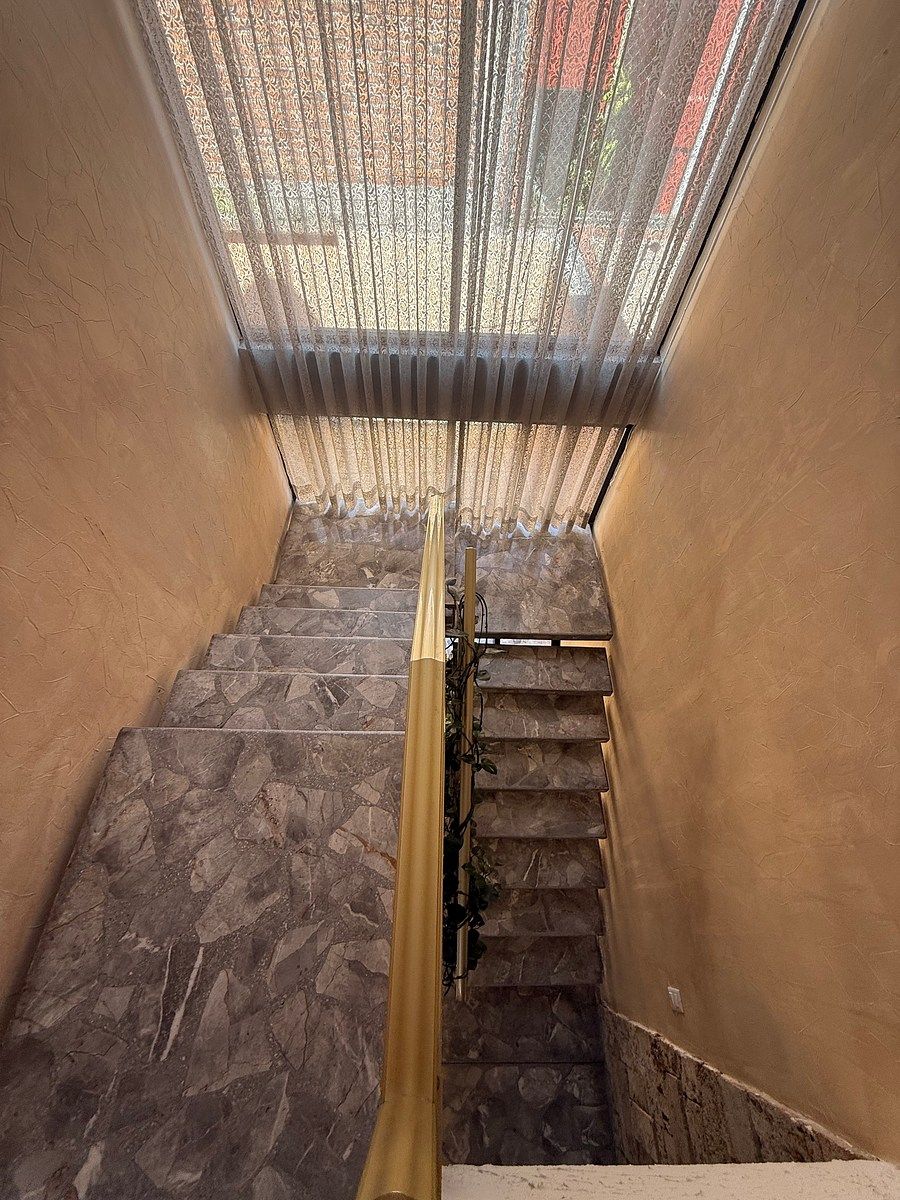 13 de 25: Acceso a planta alta