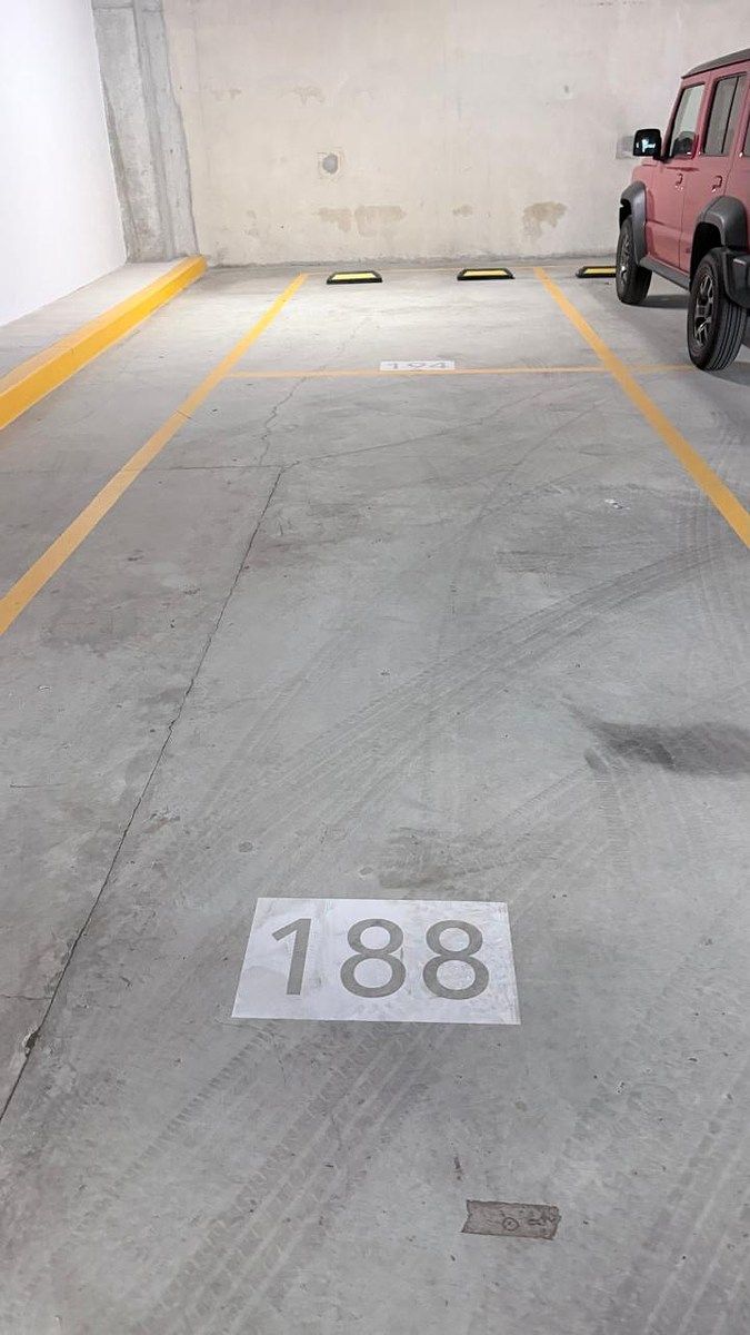 31 de 31: Estacionamiento doble en tandem