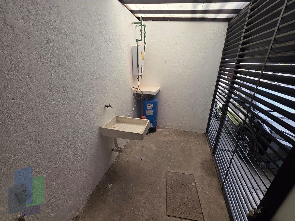 18 de 24: área de lavado + hidro