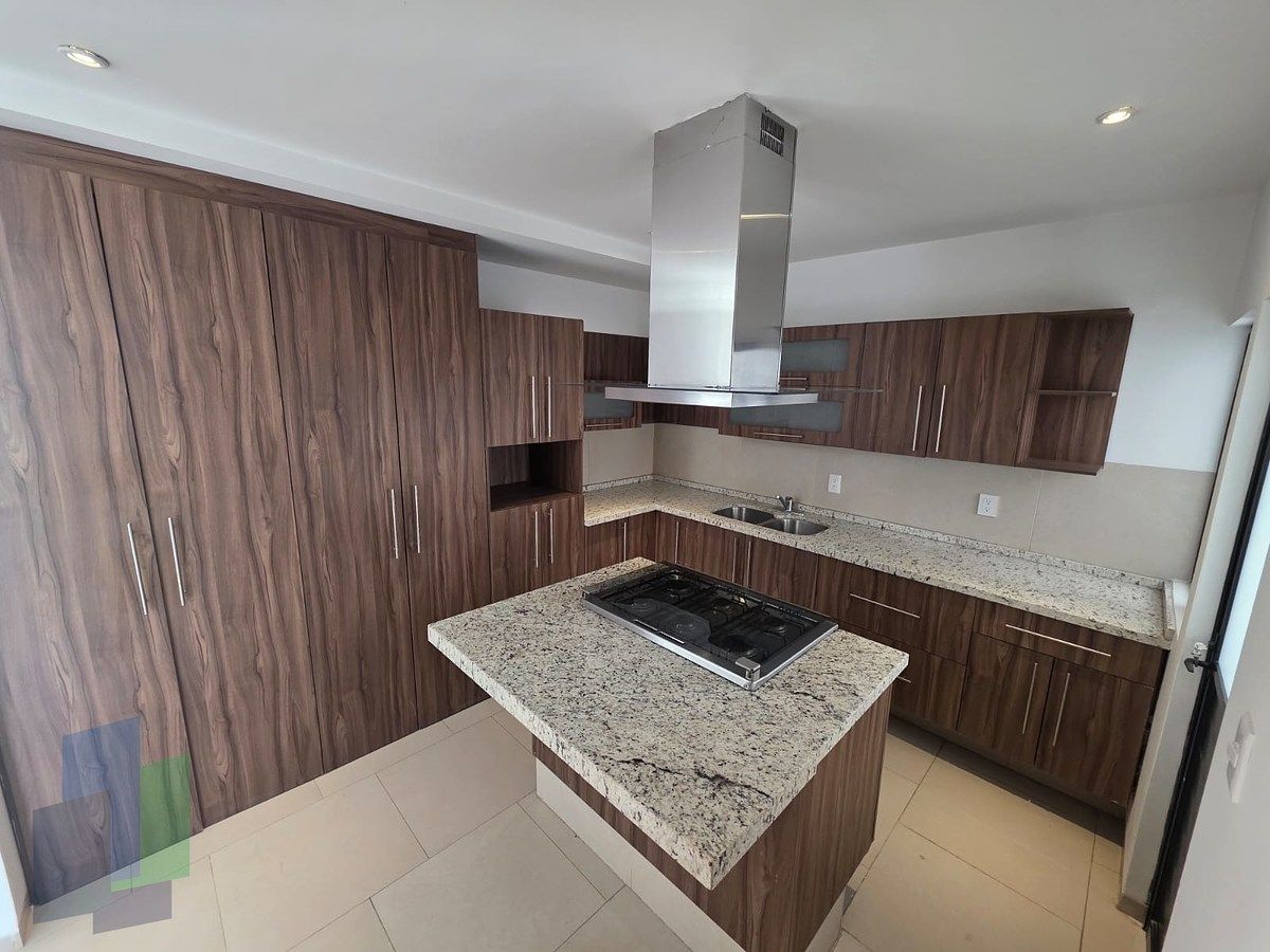 2 de 24: cocina con isla