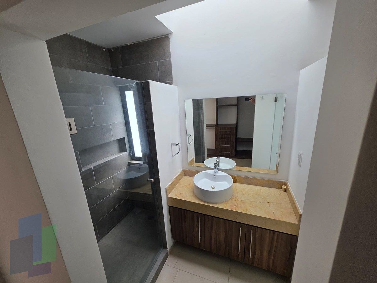11 de 24: baño principal