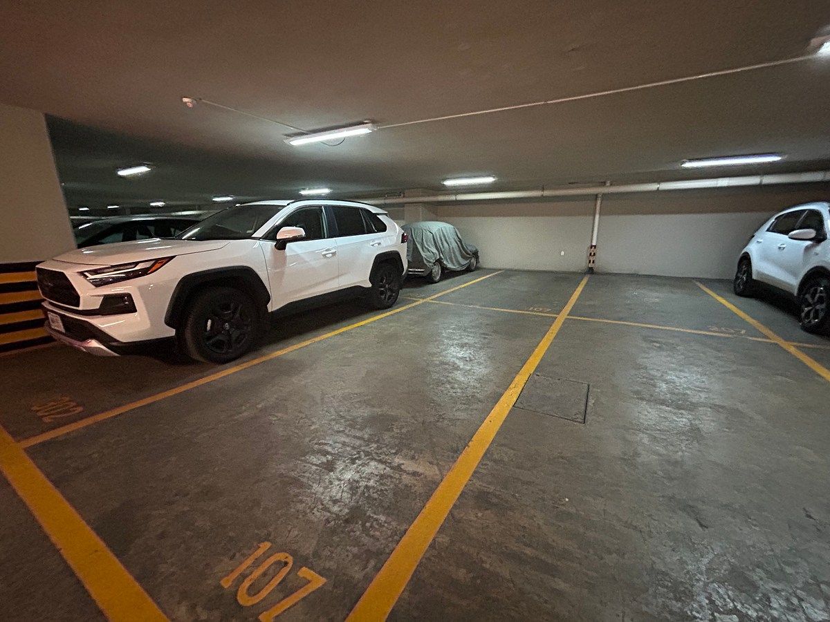 8 de 16: Estacionamiento