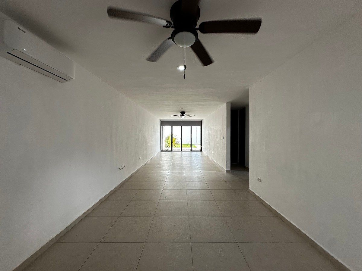 3 de 25: sala y comedor muy amplios