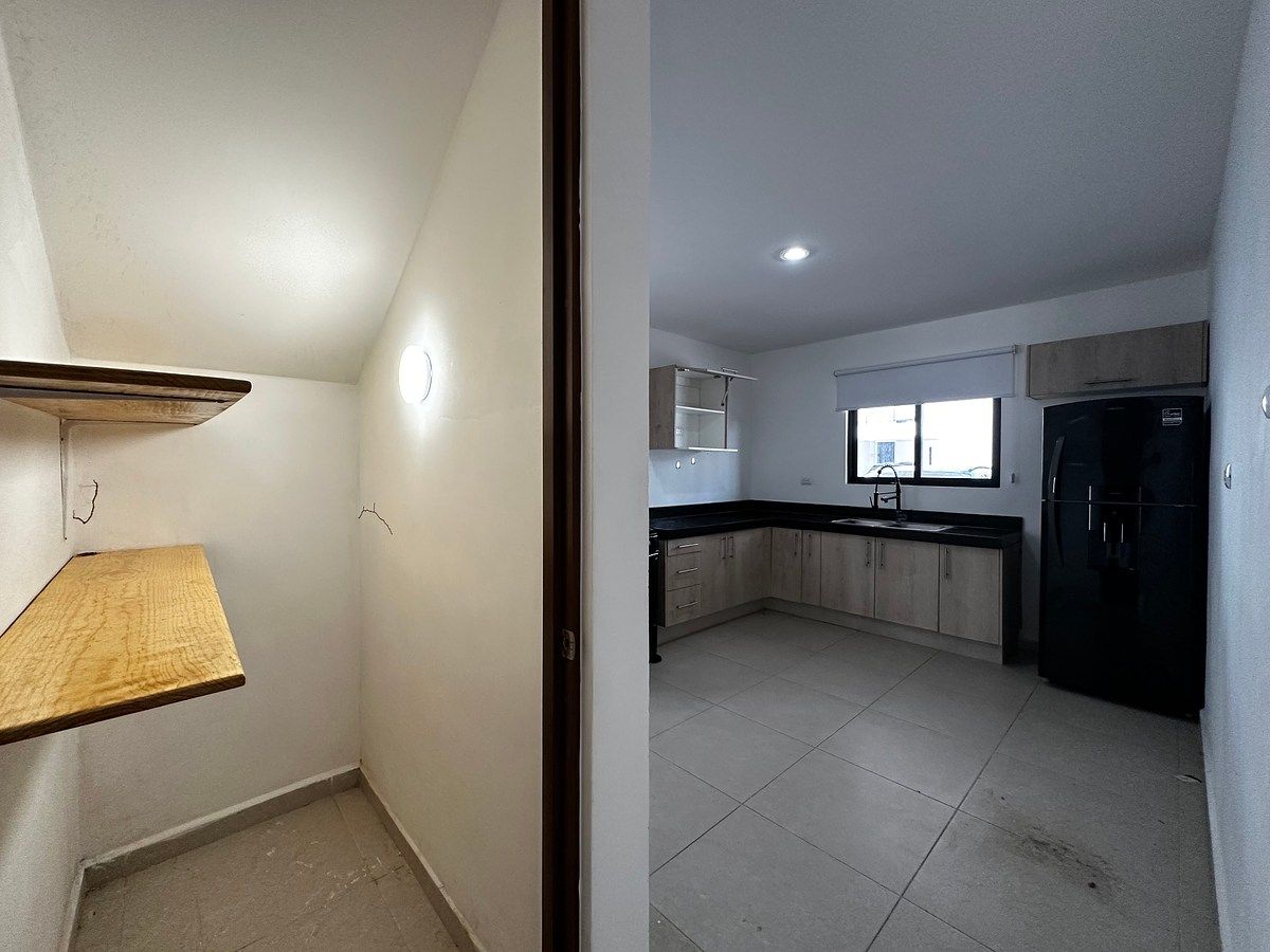 6 de 25: alacena y cocina