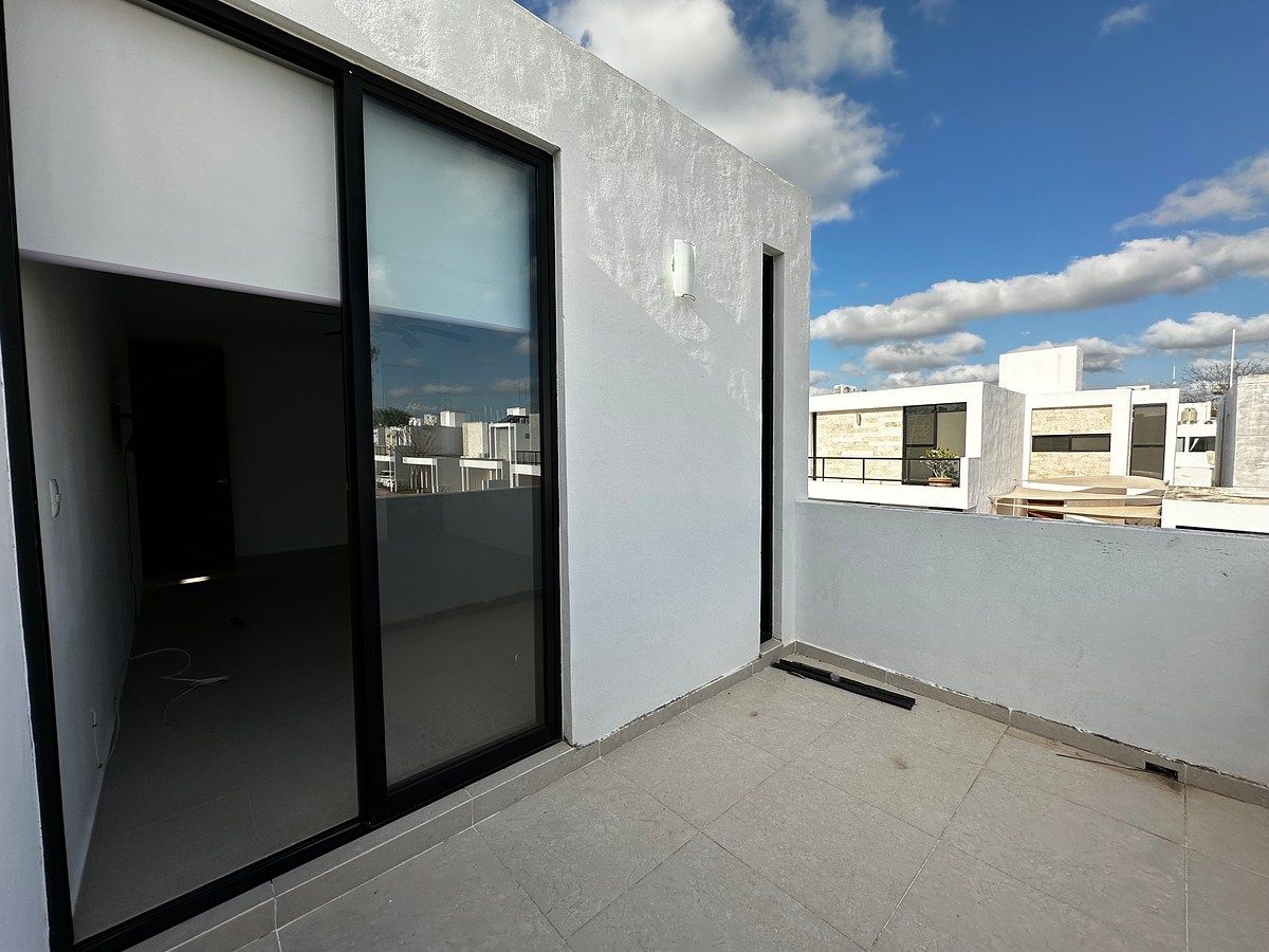 19 de 25: Terraza compartida de segunda hab