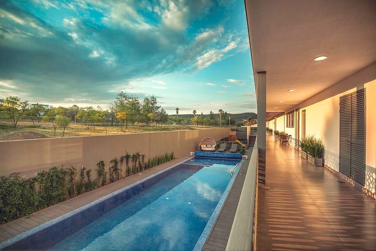¡Vive el lujo en este departamento con amenidades con vigilancia 24/7! - foto 3
