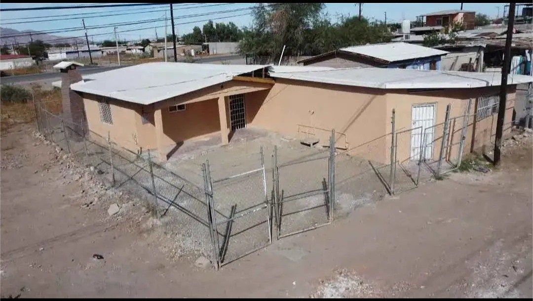 Se vende casa en Col. Progreso, Mexicali, B.C.)