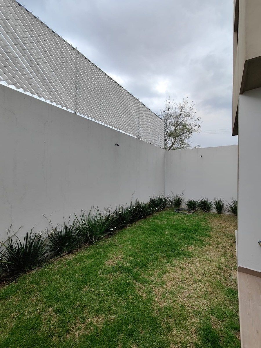 6 de 23: JARDIN POSTERIOR