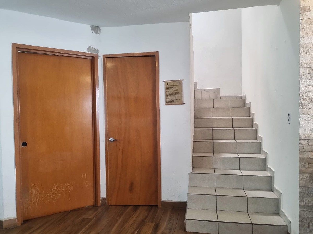 20 de 32: escalera