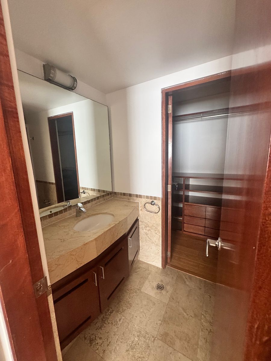 10 de 15: Baño con vestidor Rec. Principal