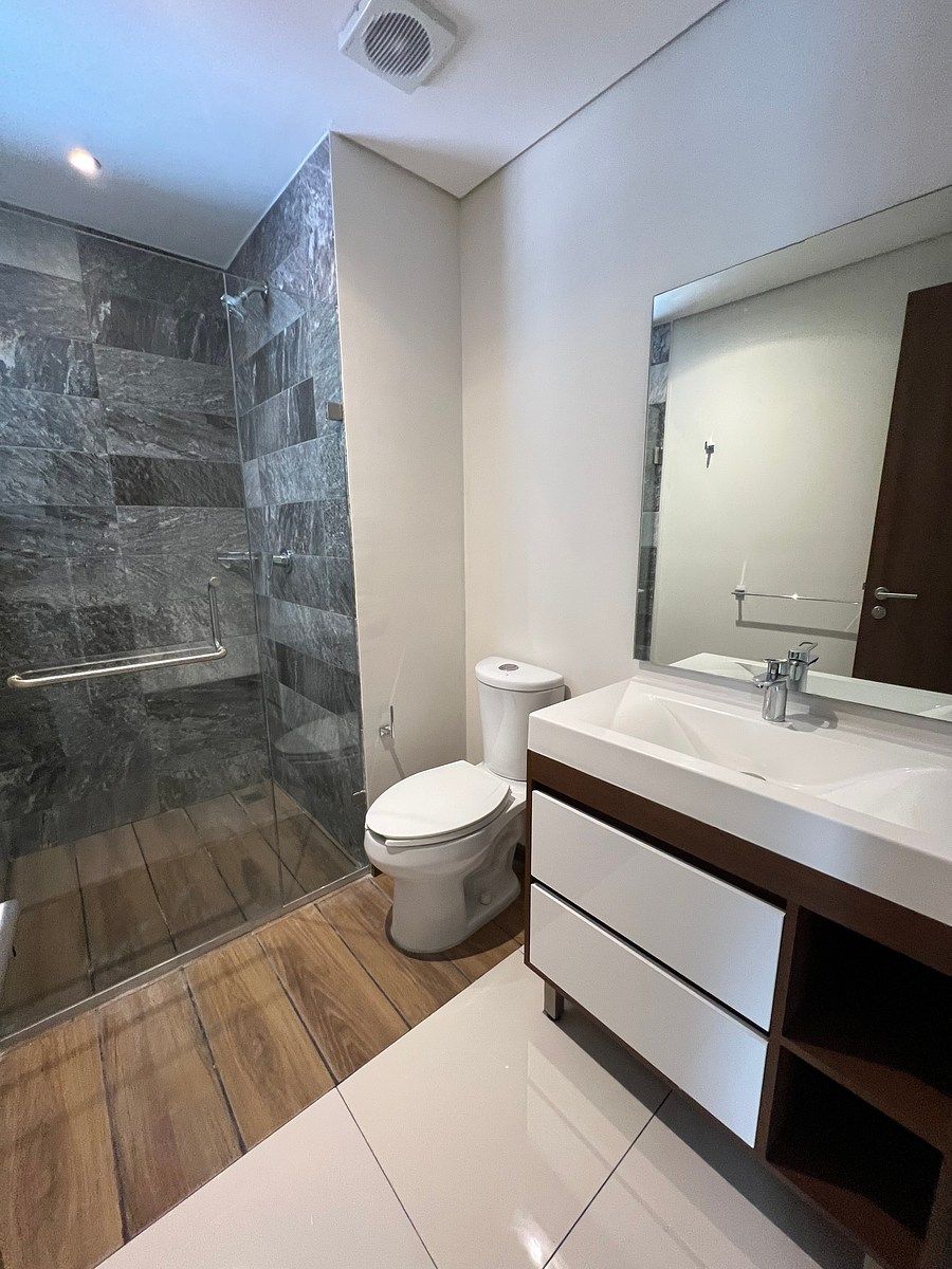 17 de 18: Baño compartido