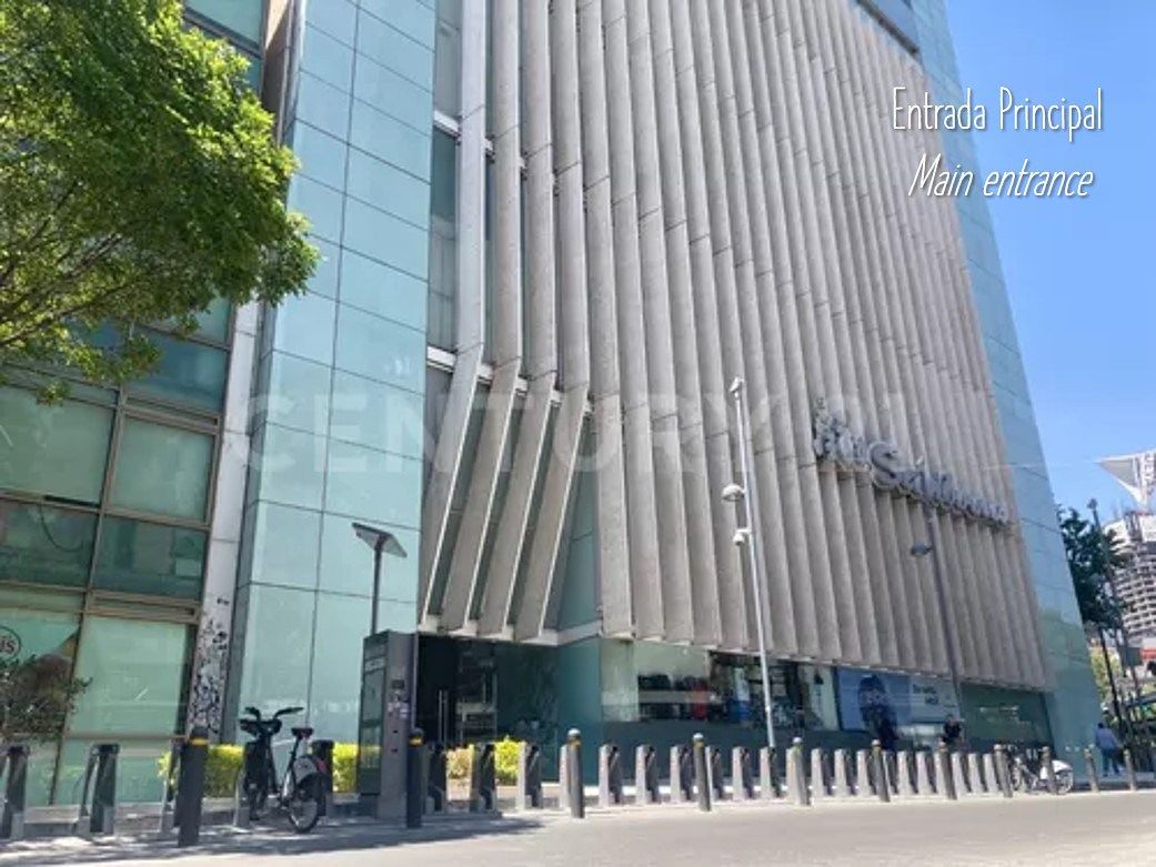 37 de 43: Entrada al edificio por Hamburgo