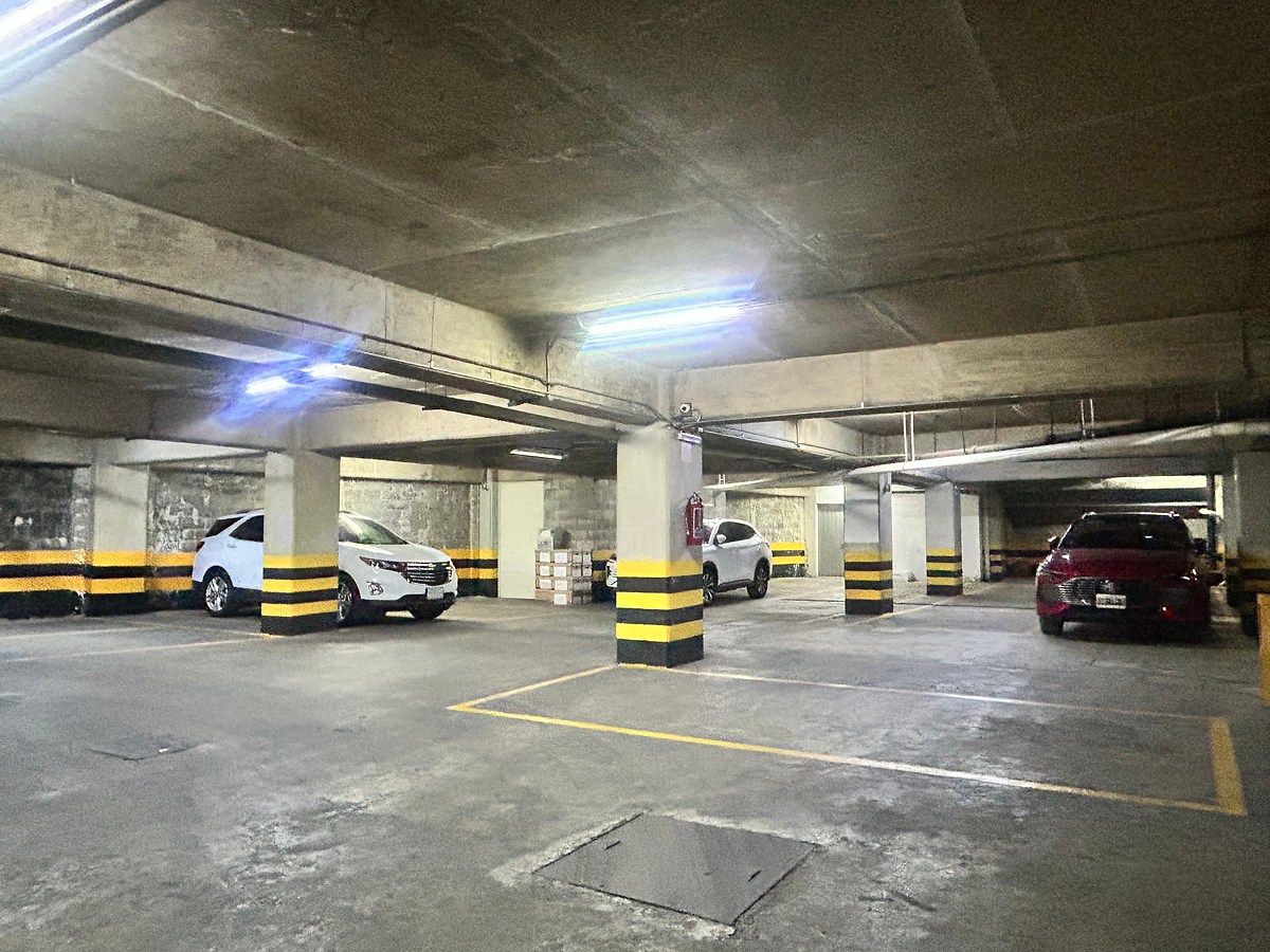 21 de 21: Estacionamiento