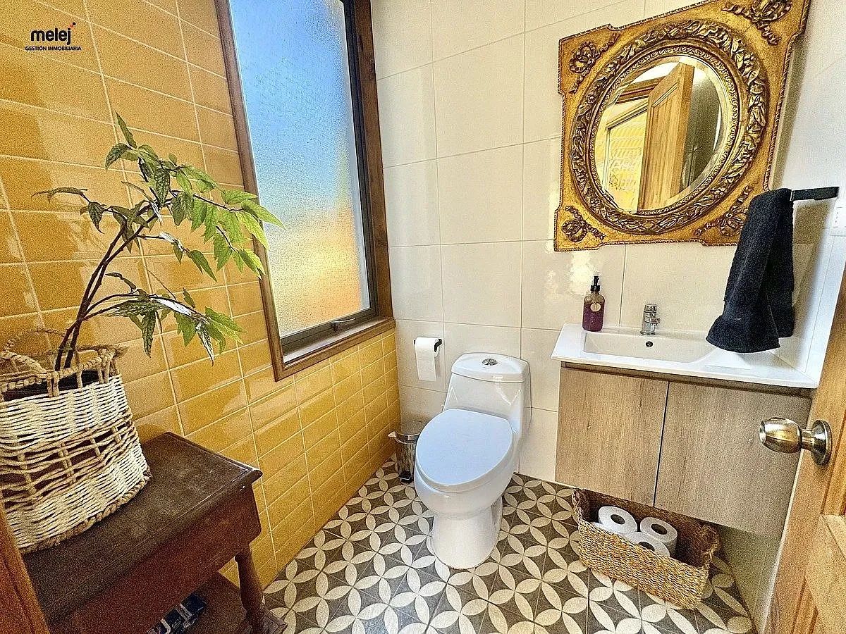 8 de 29: Medio Baño Primer Piso