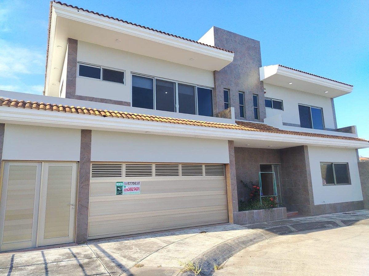 Casa CON ALBERCA en venta en Fracc. Las Palmas. MEDELLÍN, VERACRUZ