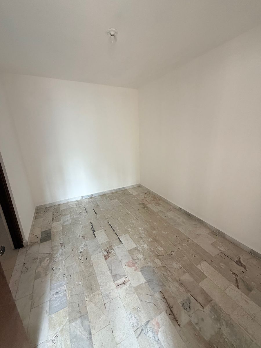 6 of 18: Planta Baja
Walk-in closet de la Recamara