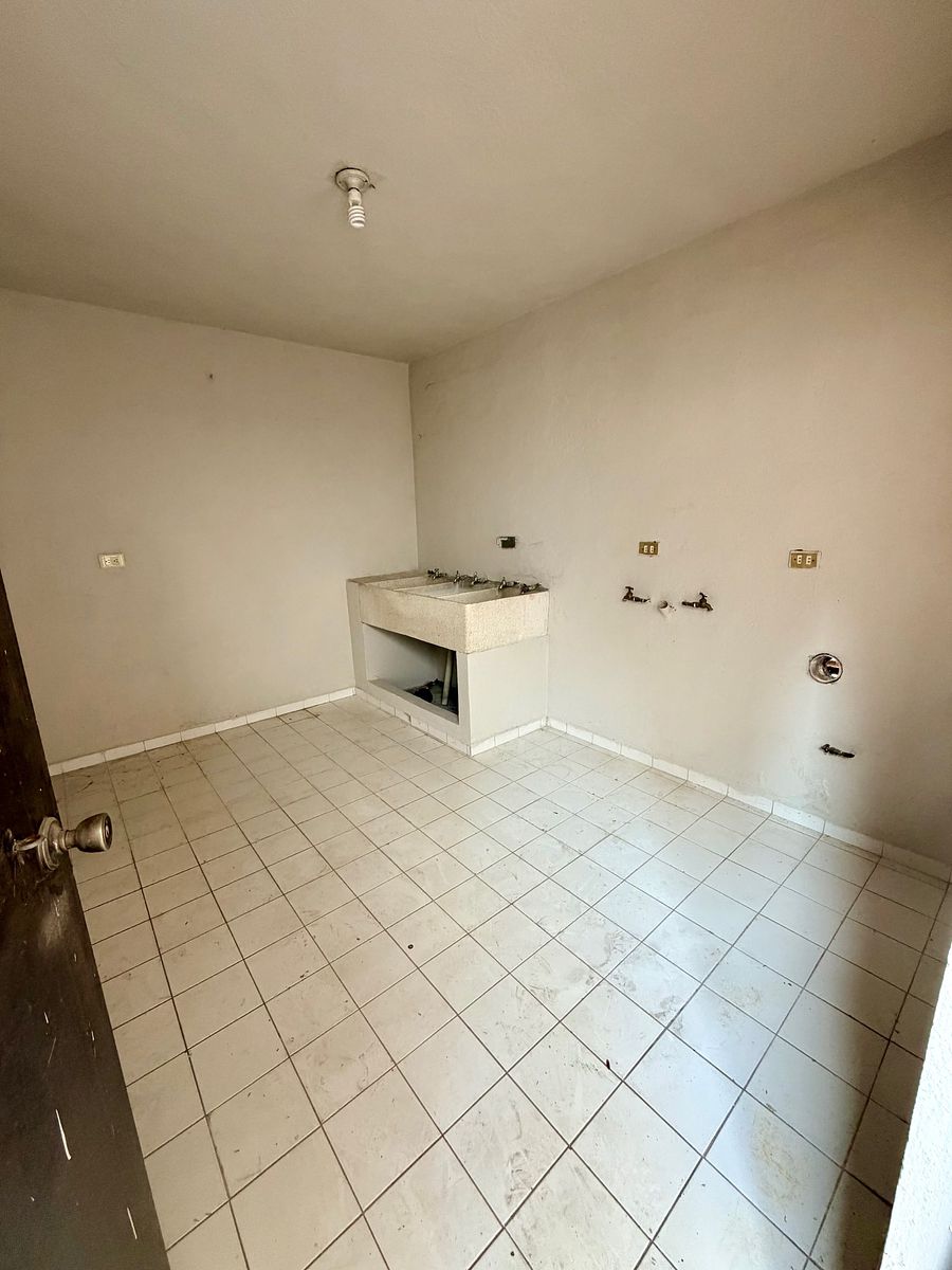 9 of 18: Planta Baja
Lavandería