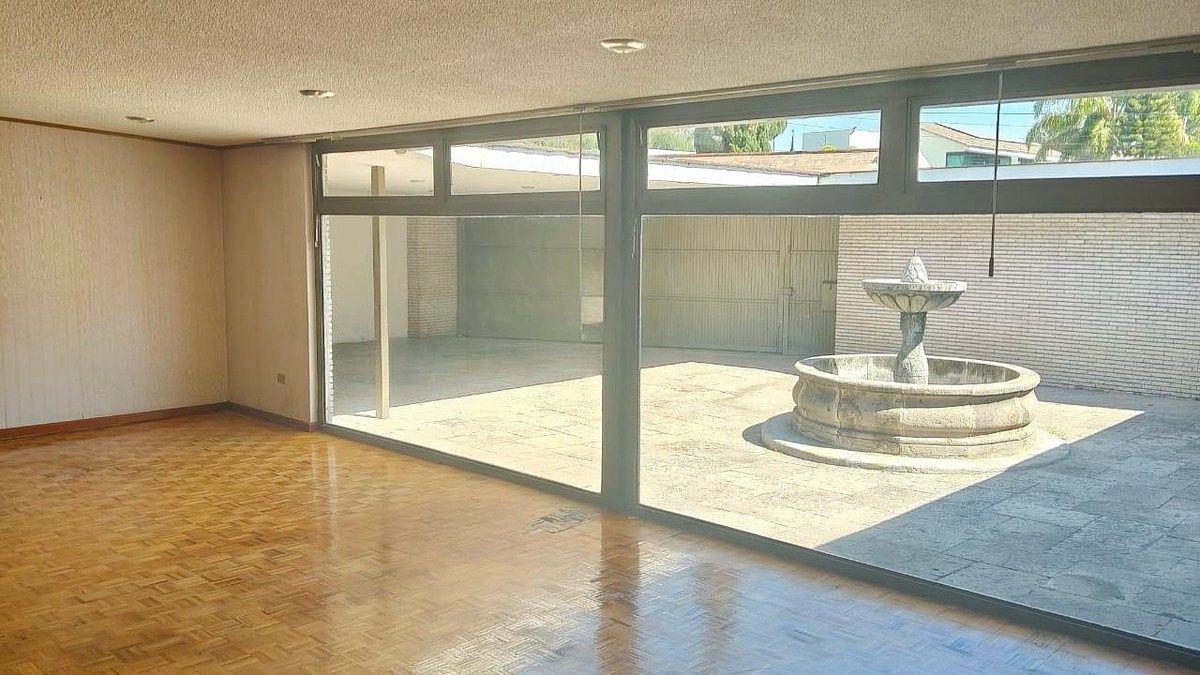 1 de 37: fuente, entrada principal