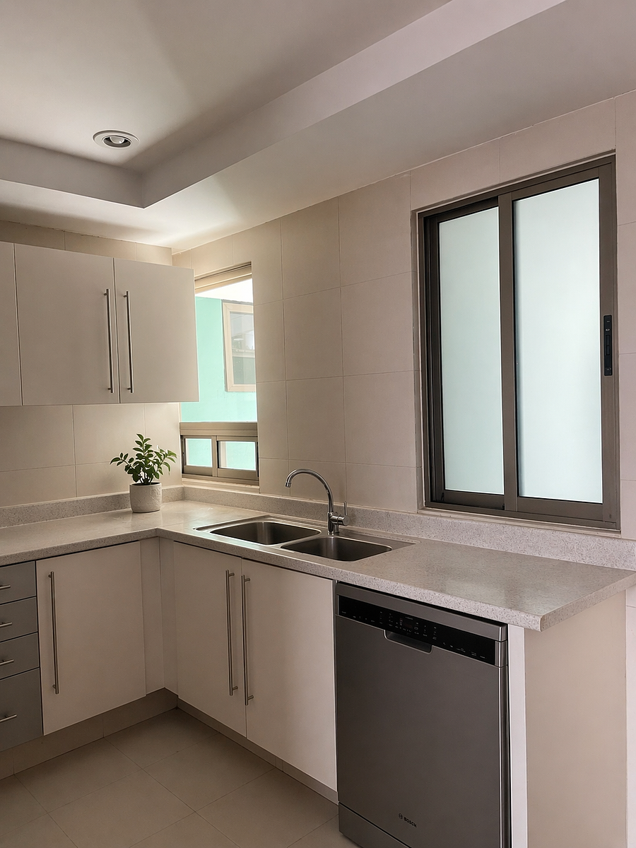 3 de 20: Cocina cerrada con espacio para lavavajillas