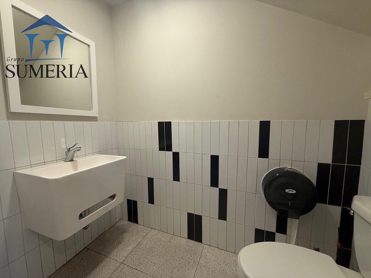 10 de 22: Local 66m2