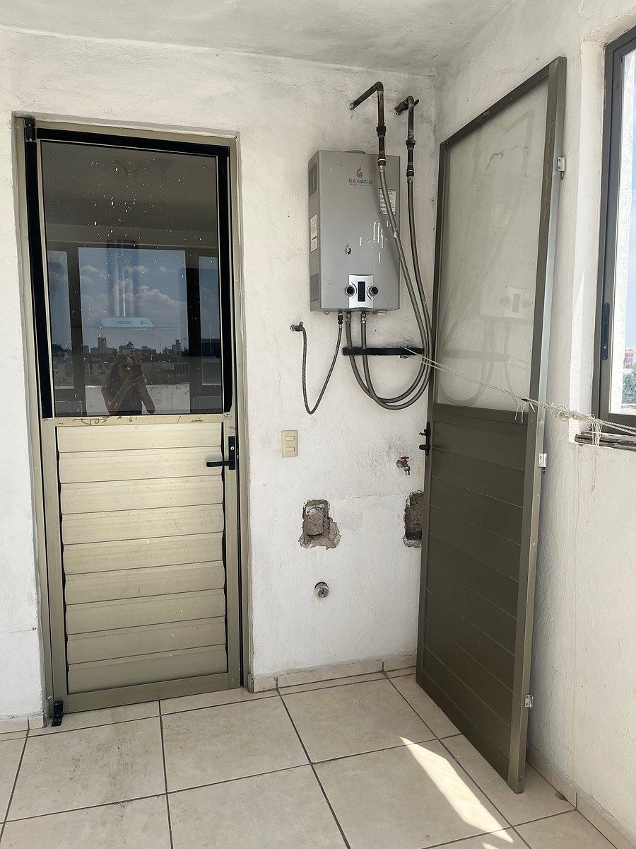 7 of 15: Cuarto de lavado