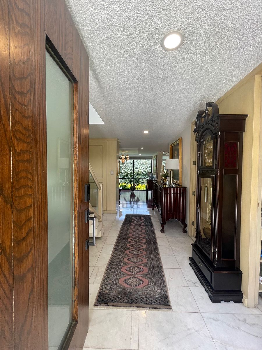 3 de 34: Entrada Hall