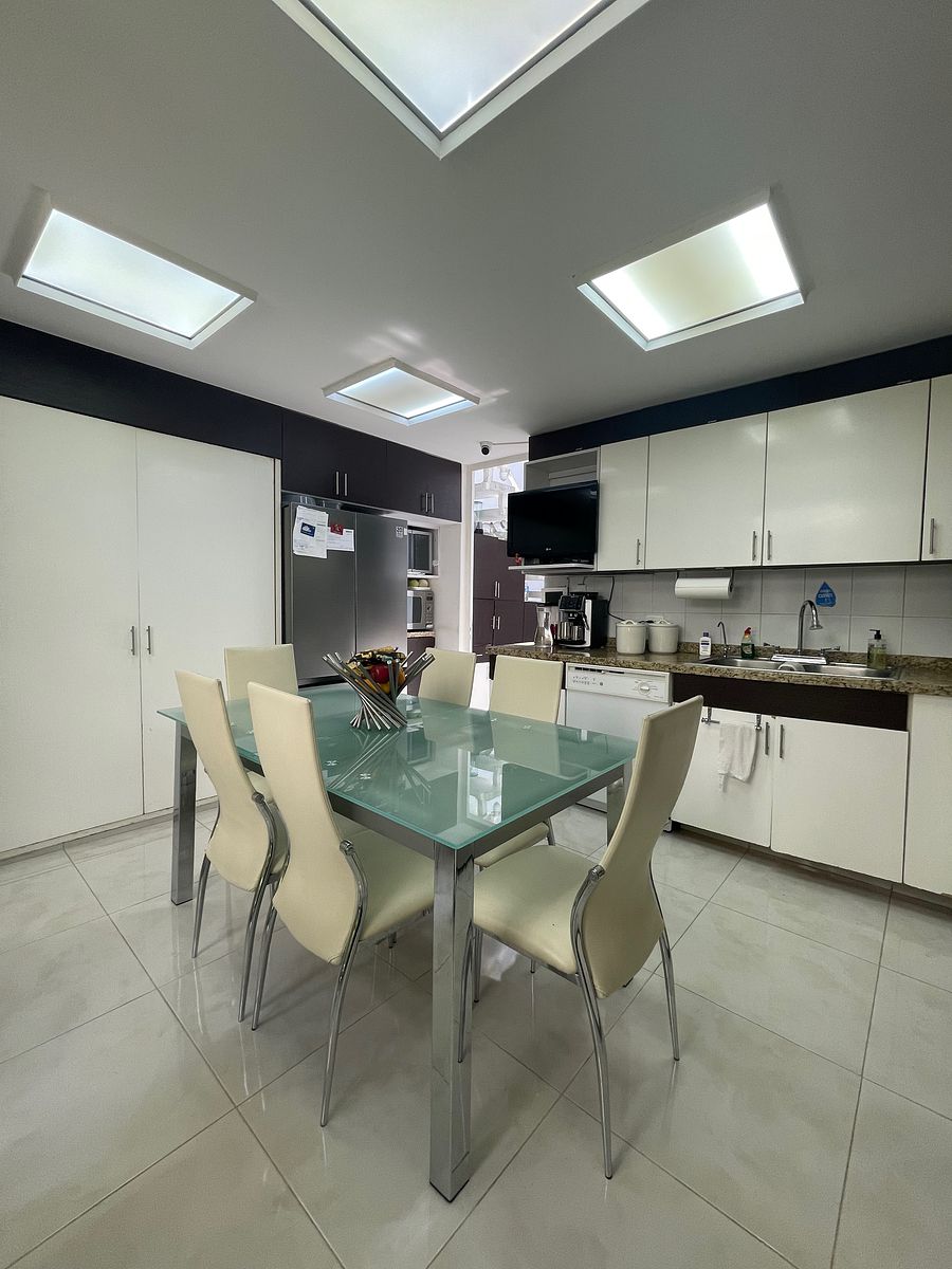 15 de 34: Cocina integral otro ángulo a la alacena