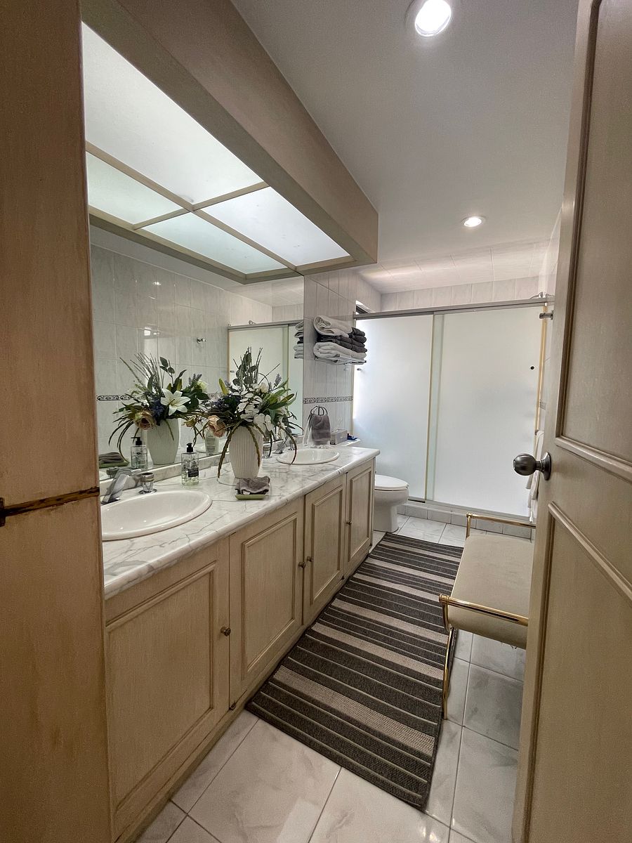 31 de 34: Baño completo compartido