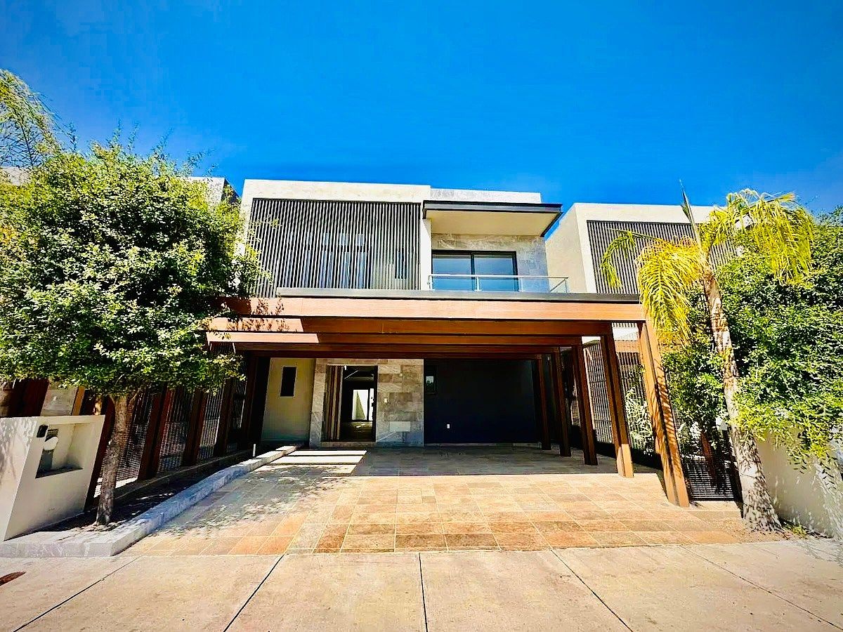 CASA EN VENTA EN JURIQUILLA QRO.- doble altura - foto 1