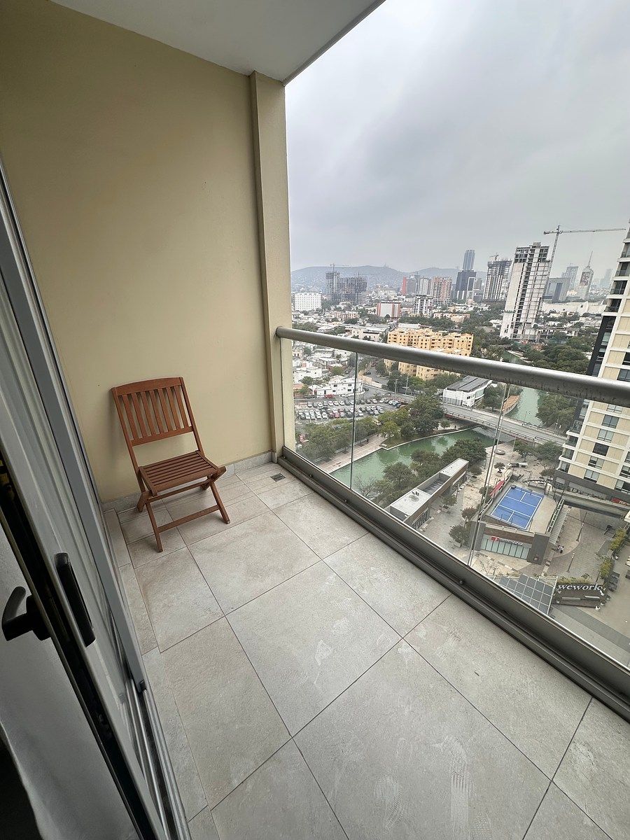 4 of 25: Balcón con vista a paseo santa lucia y a la ciudad