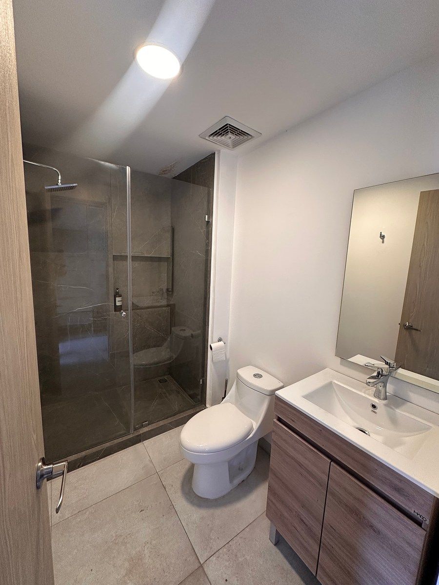 12 of 25: Baño completo